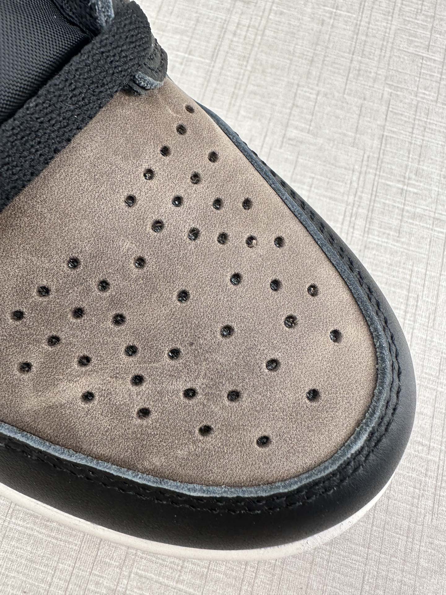 Jordan 1 Retro High OG Palomino - vstockx