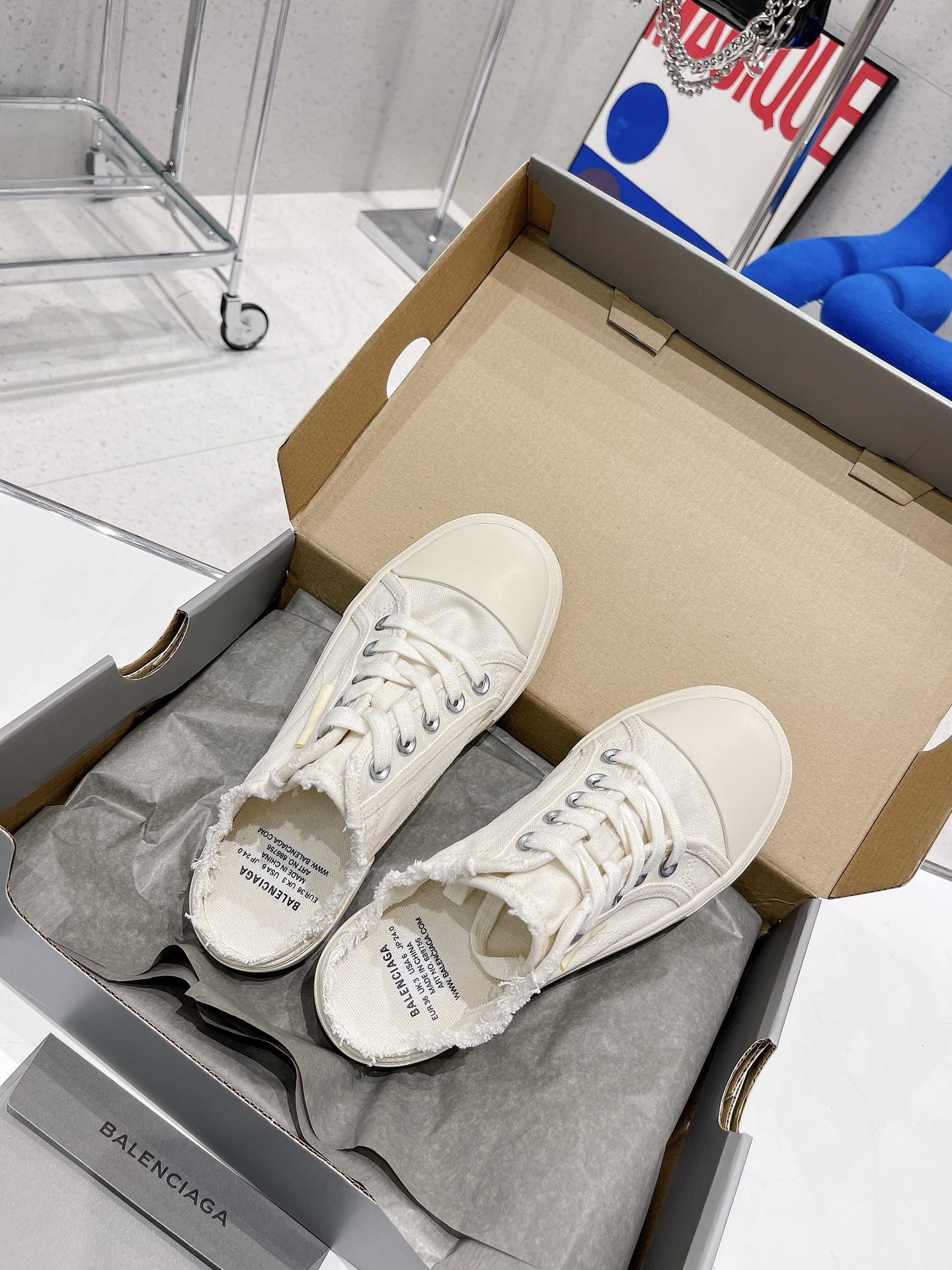Balenciaga Paris Sneaker 3 - vstockx