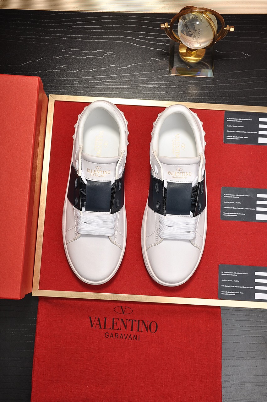 Valentino Garavani Rockstud Untitled calfskin sneaker 26 - vstockx
