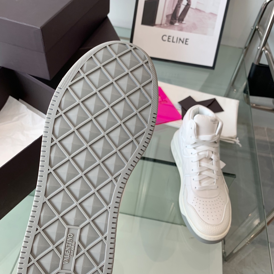 VALENTINO GARAVANI ONE STUD SNEAKER 6 - vstockx