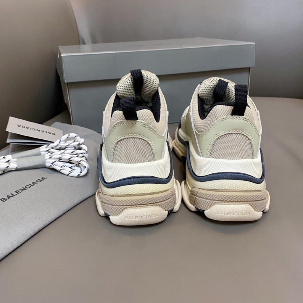 Balenciaga Triple S Vanille (W) - vstockx