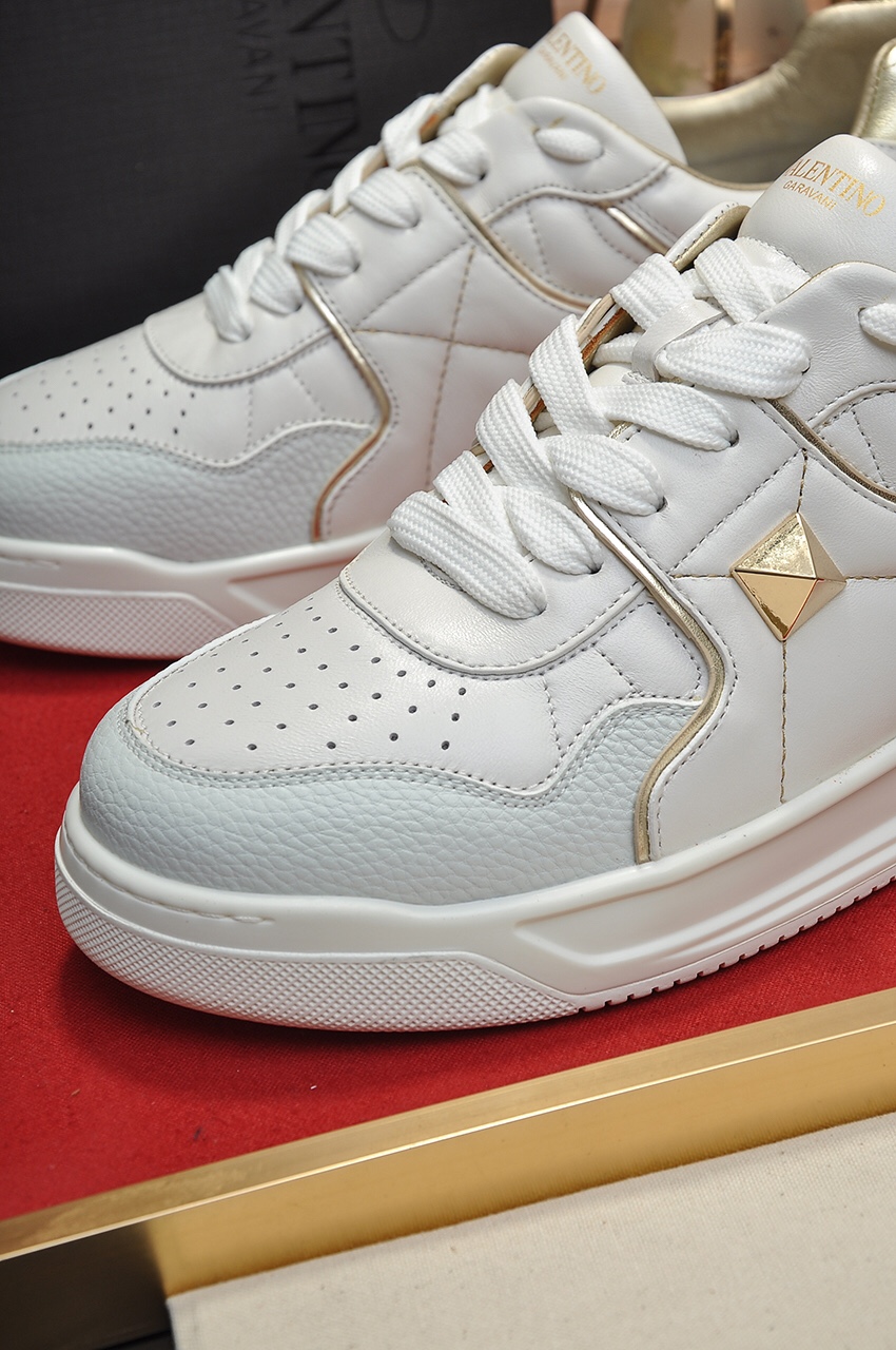 Valentino Garavani One Stud Low-top sneakers 9 - vstockx