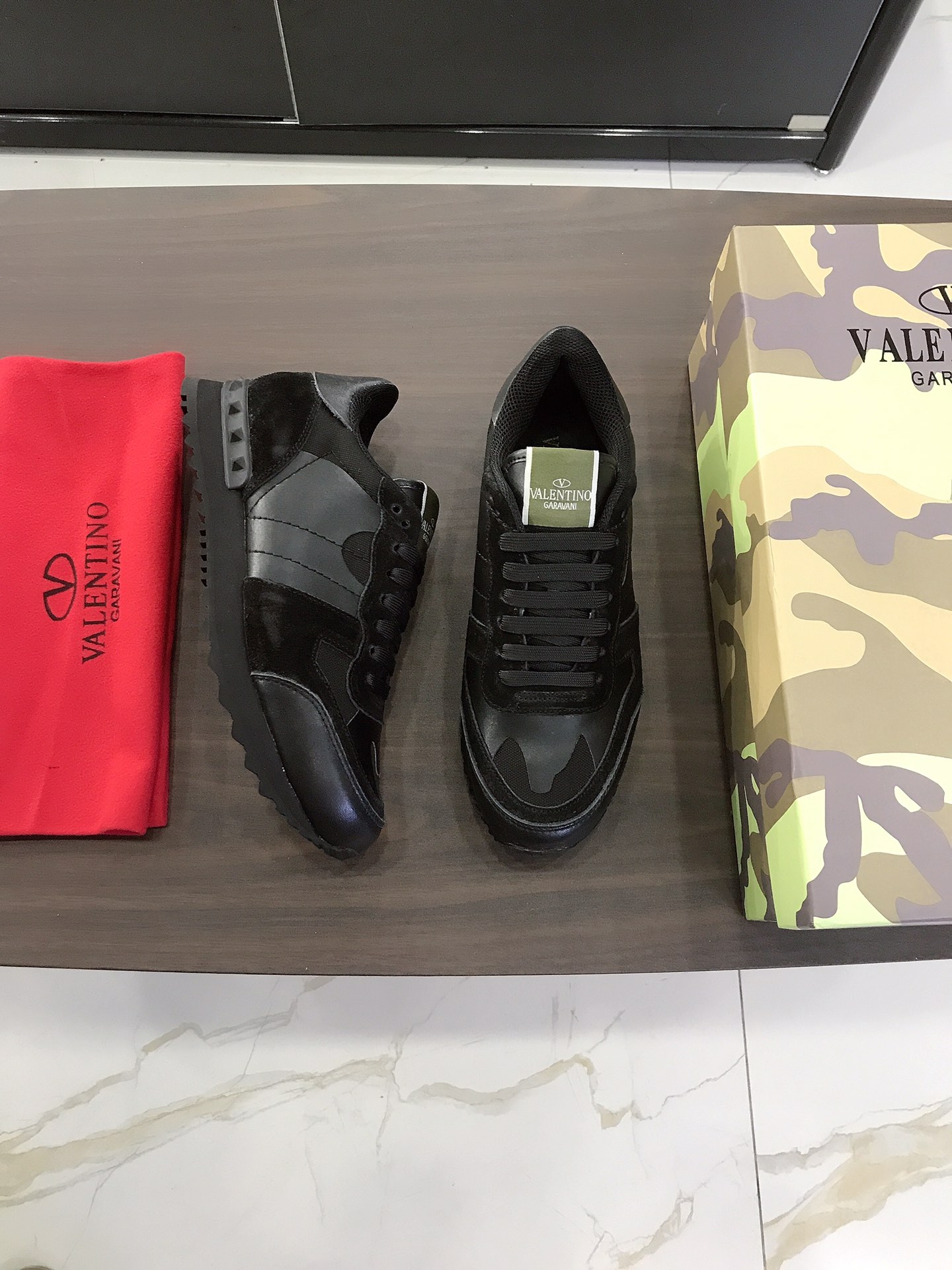 Valentino Garavani Rockrunner camouflage-print sneakers 7 - vstockx