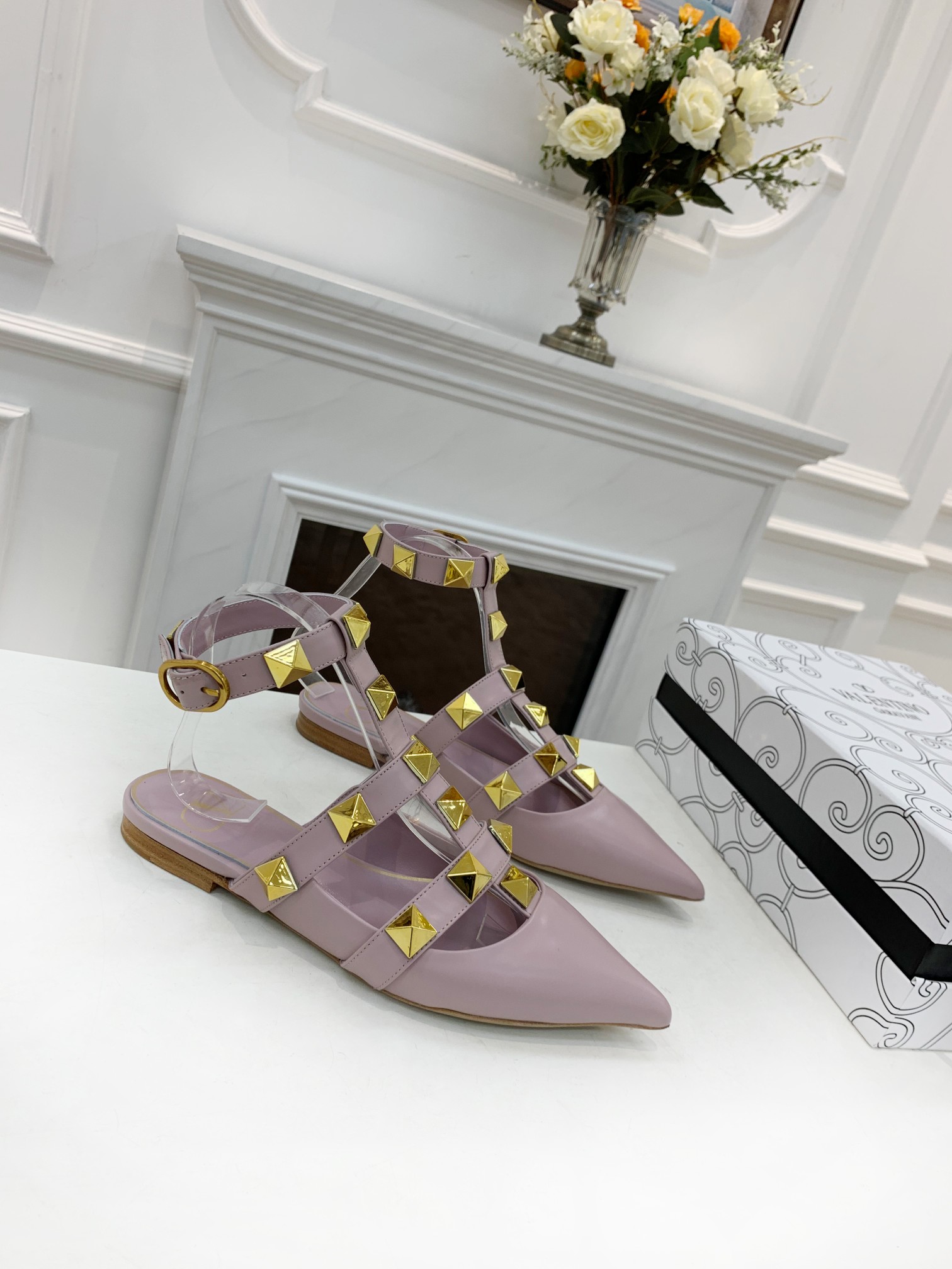 VALENTINO GARAVANI Roman Stud WOMEN 33 - vstockx