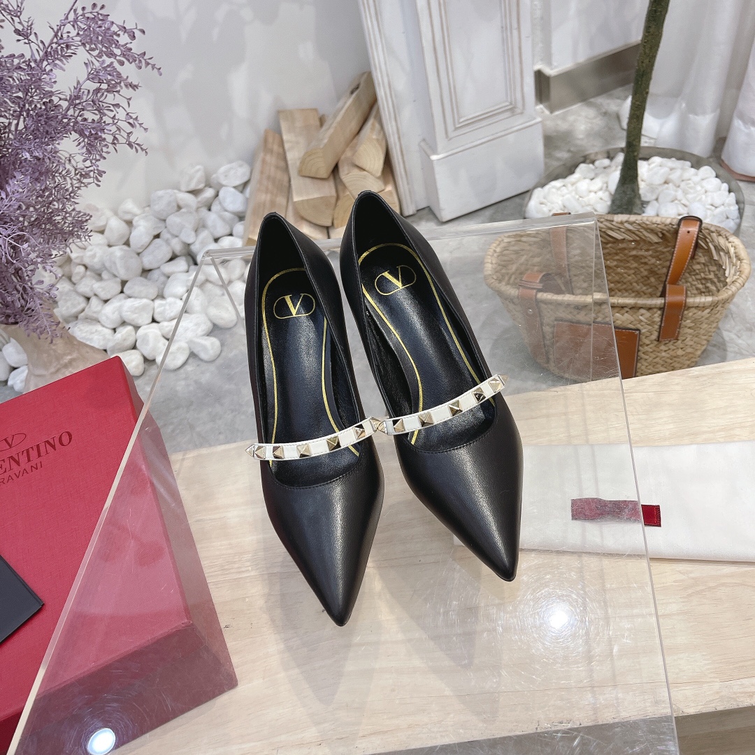 VALENTINO GARAVANI Roman Stud WOMEN 16 - vstockx