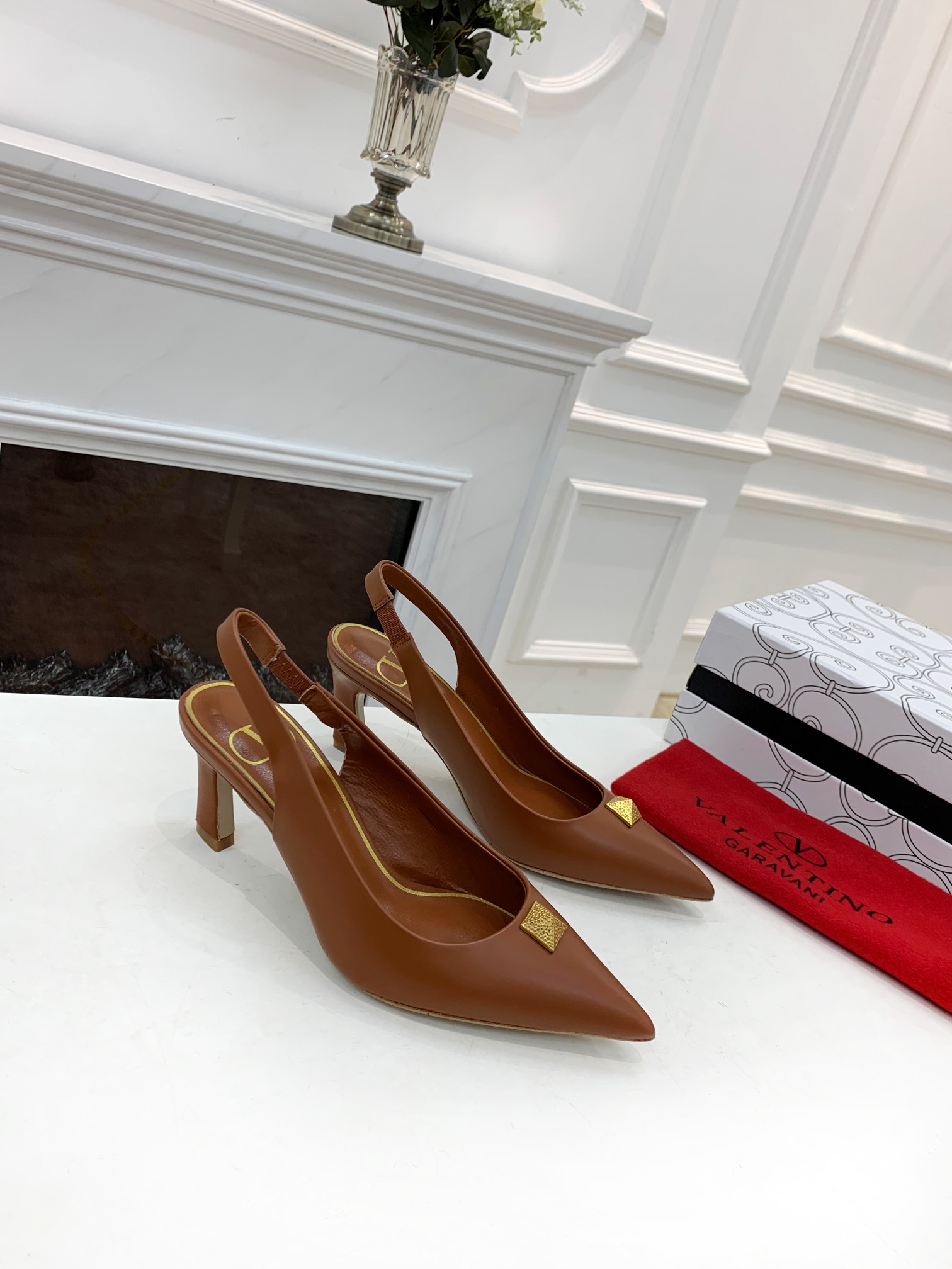 VALENTINO GARAVANI Rockstud WOMEN 37 - vstockx