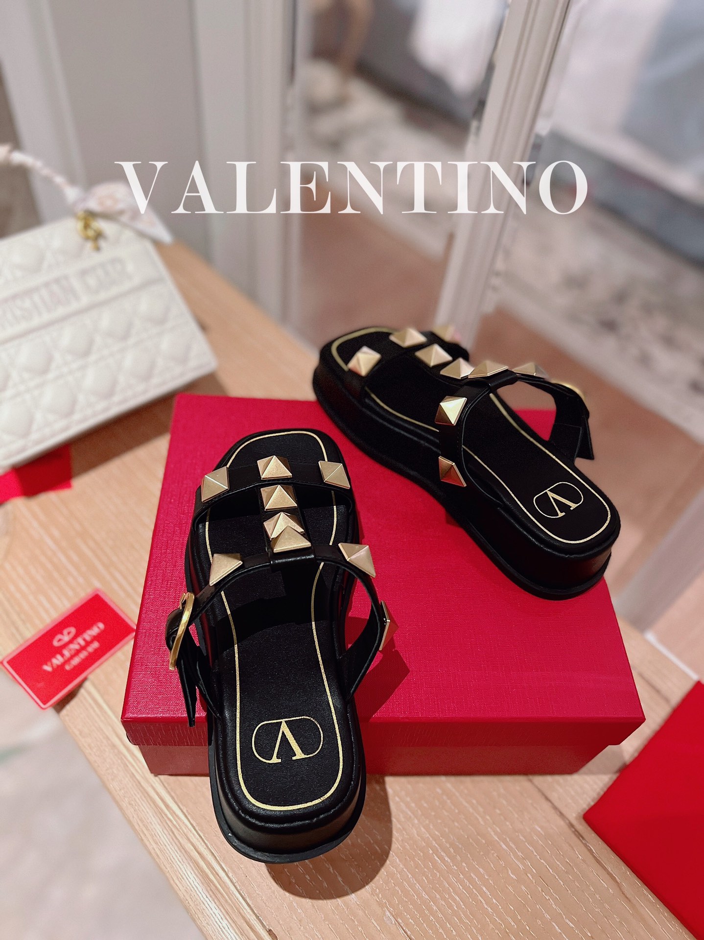 VALENTINO GARAVANI Roman Stud WOMEN 1 - vstockx