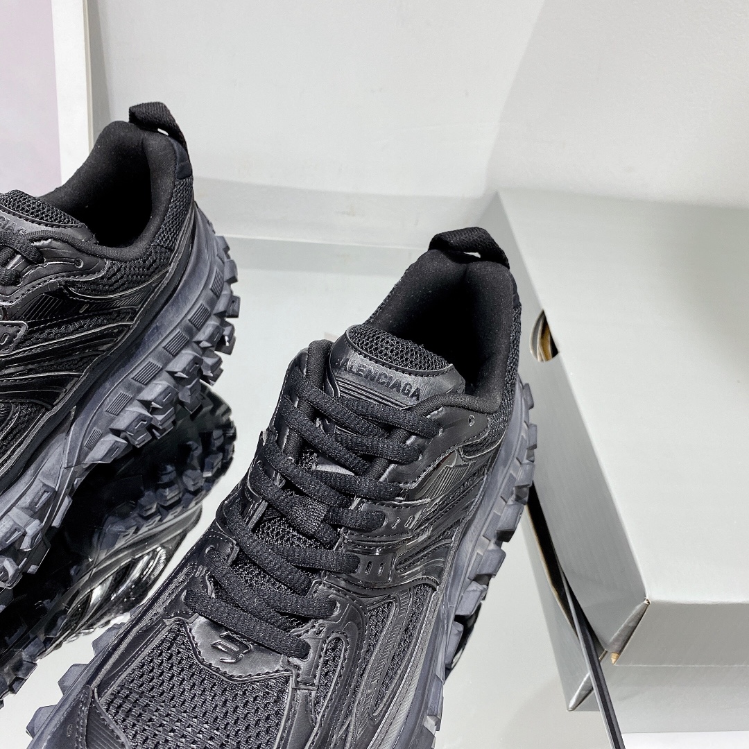 Balenciaga Defender TRAINERS 5 - vstockx