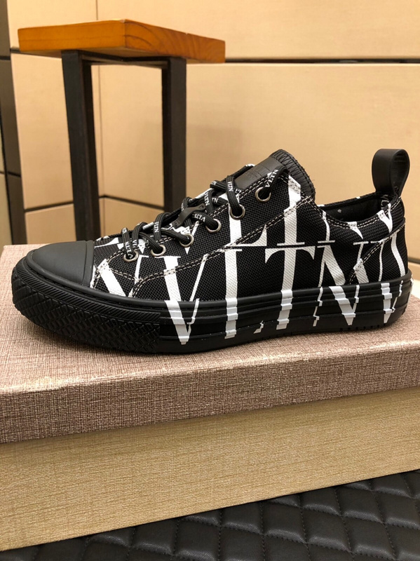 Valentino Garavani Giggies VLTN TIMES low-top sneakers 11 - vstockx