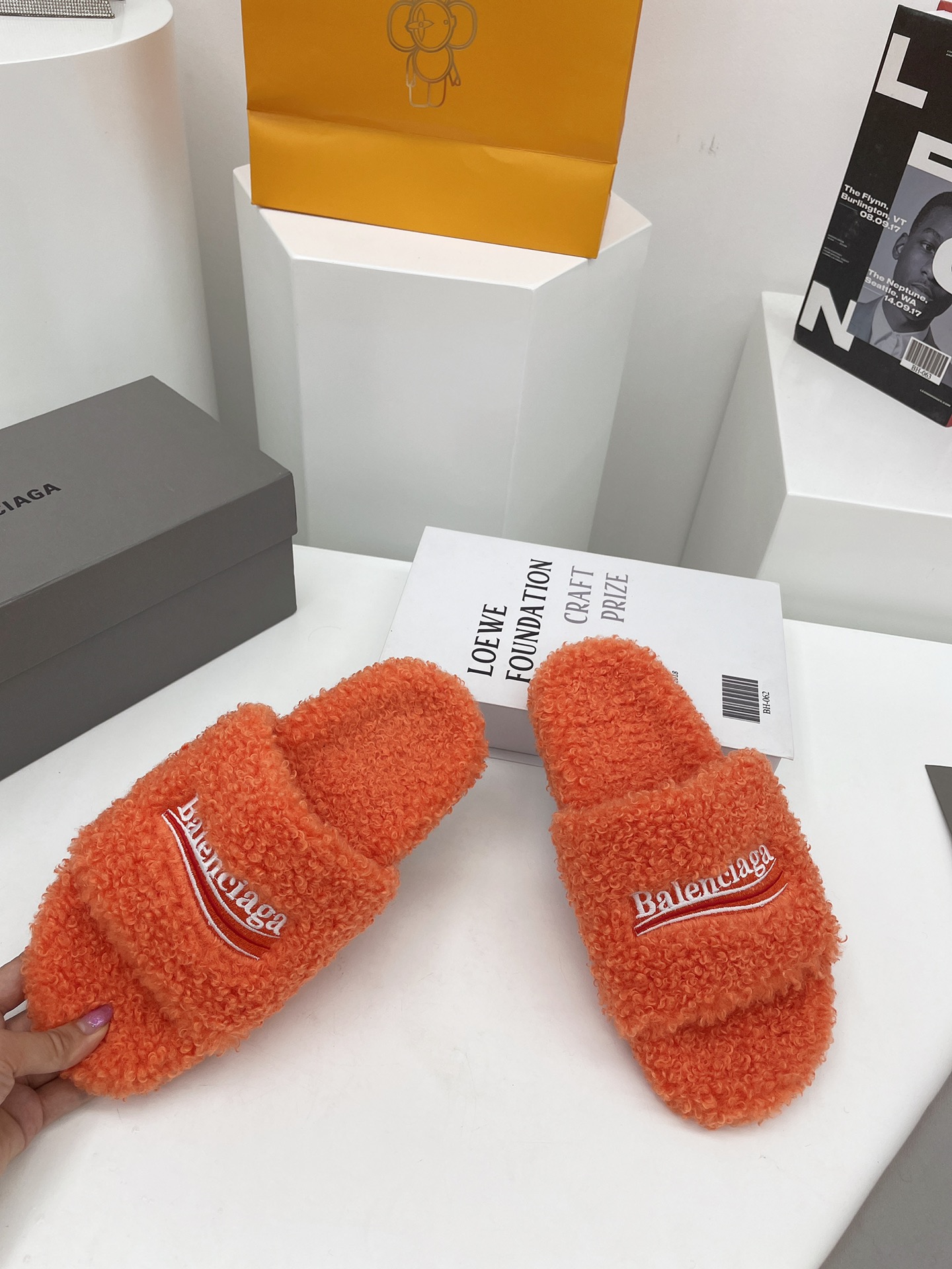 Balenciaga women 4 - vstockx