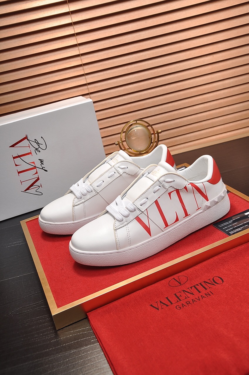 Valentino Garavani Rockstud Untitled calfskin sneaker 22 - vstockx