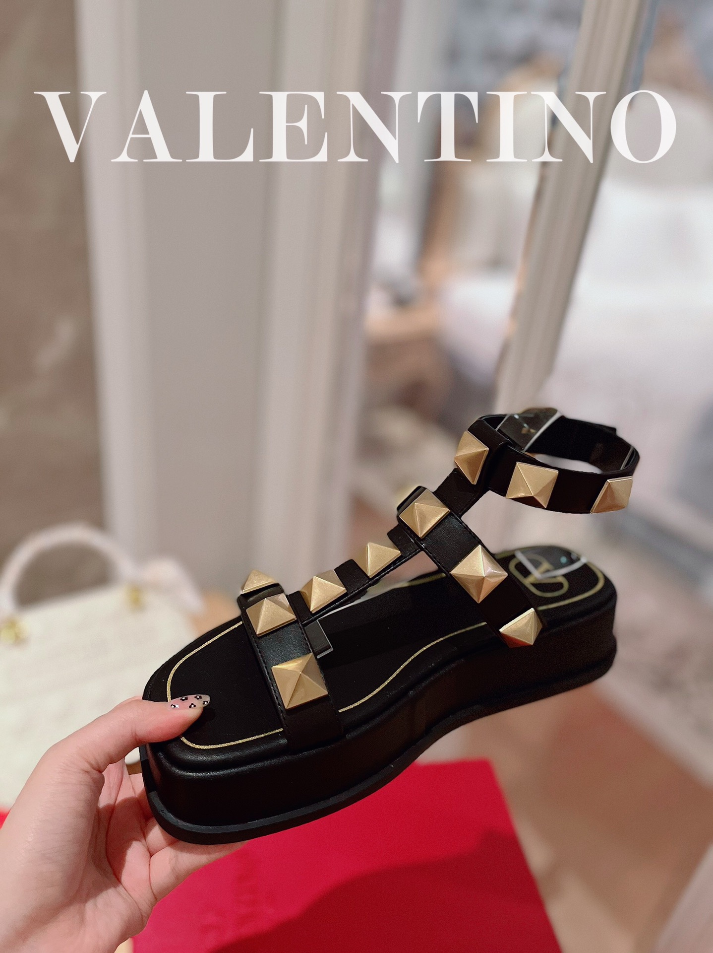 VALENTINO GARAVANI Roman Stud WOMEN 1 - vstockx