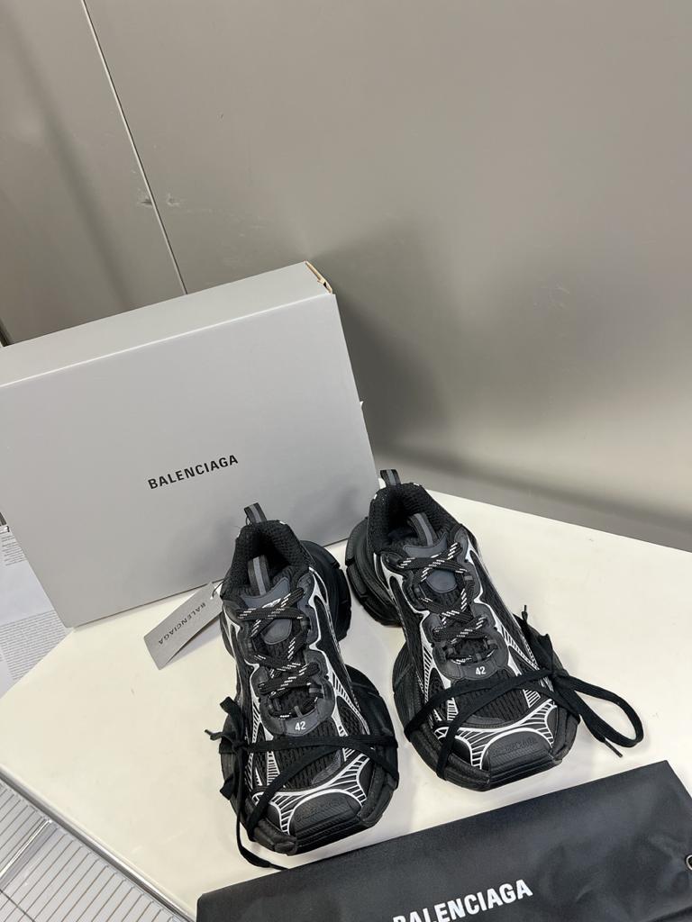 Balenciaga 3XL Black - vstockx