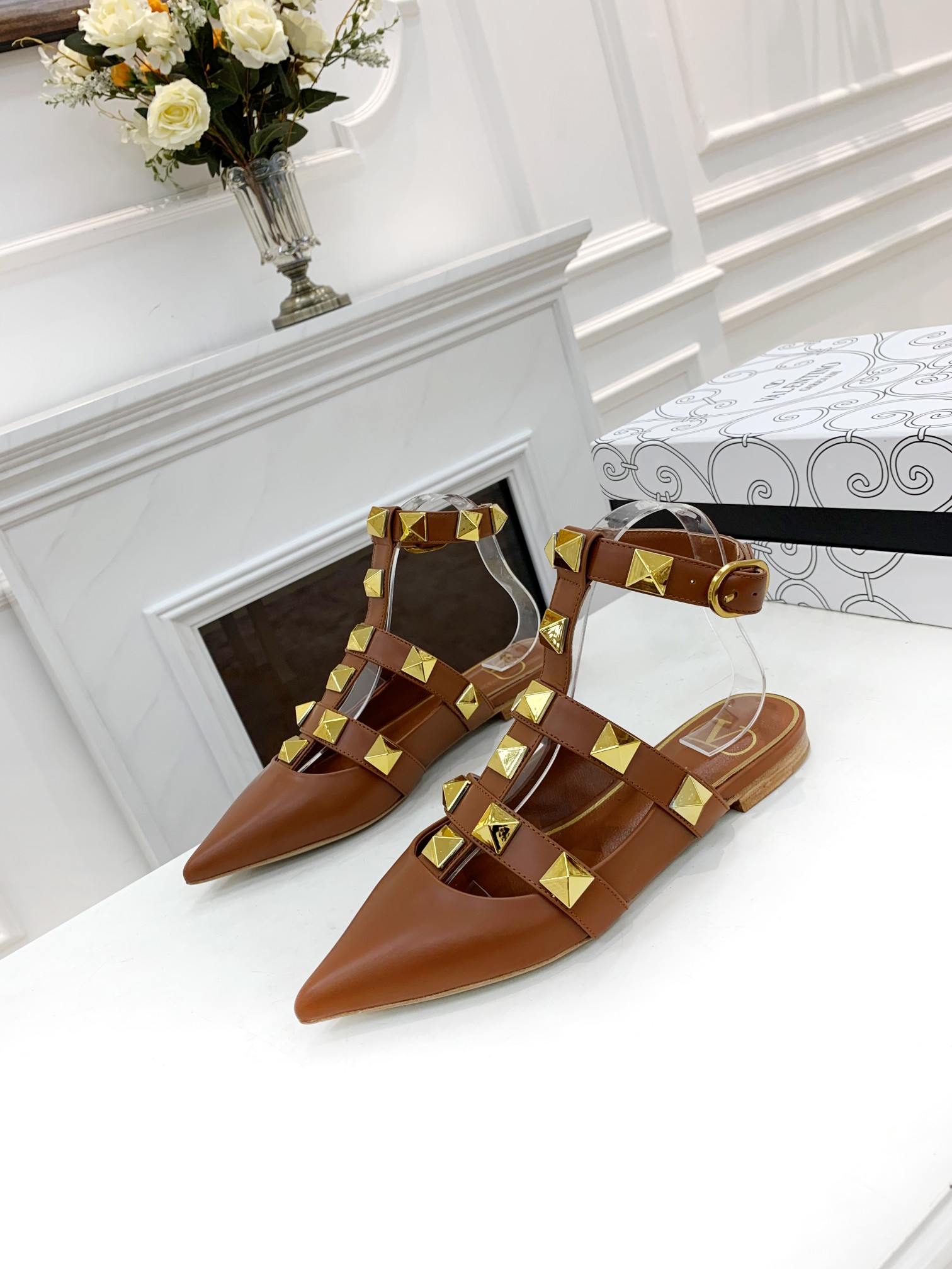 VALENTINO GARAVANI Roman Stud WOMEN 33 - vstockx