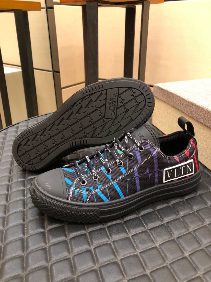 Valentino Garavani Giggies VLTN TIMES low-top sneakers 1 - vstockx