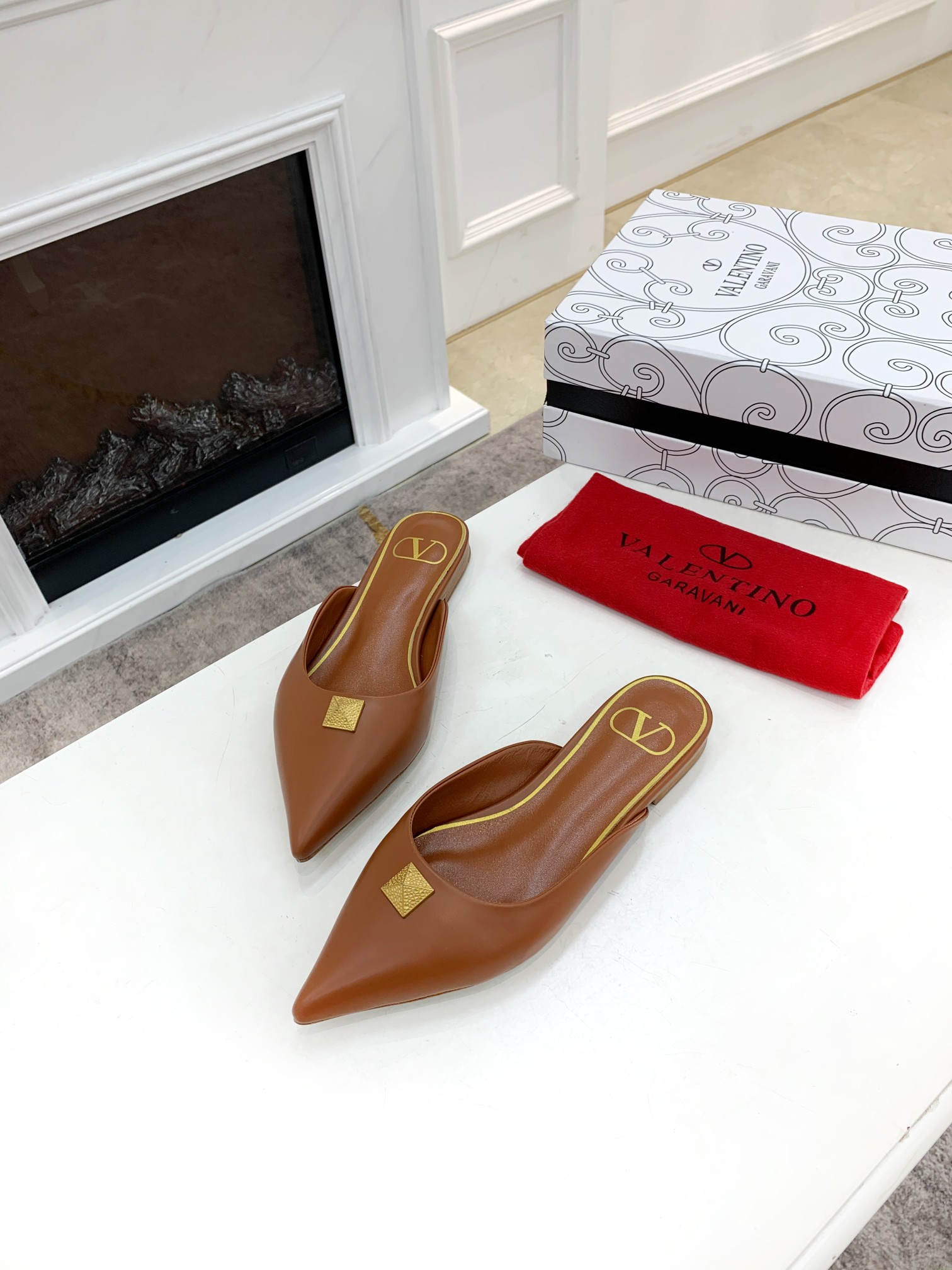 Valentino Garavani Flat sandals Women 15 - vstockx