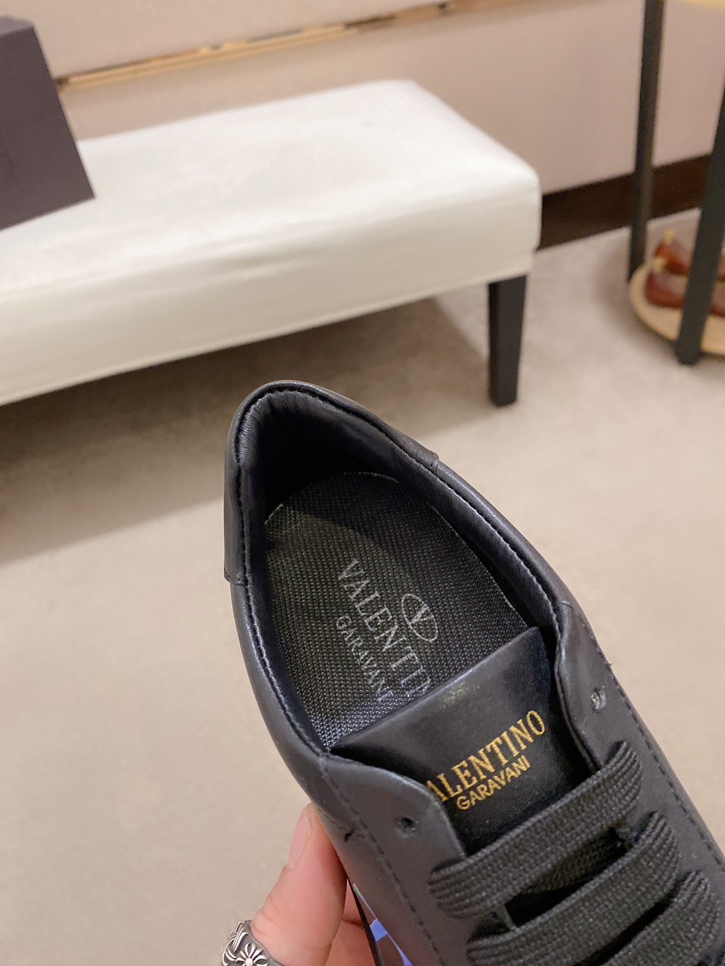 Valentino Garavani Low-top sneakers 8 - vstockx