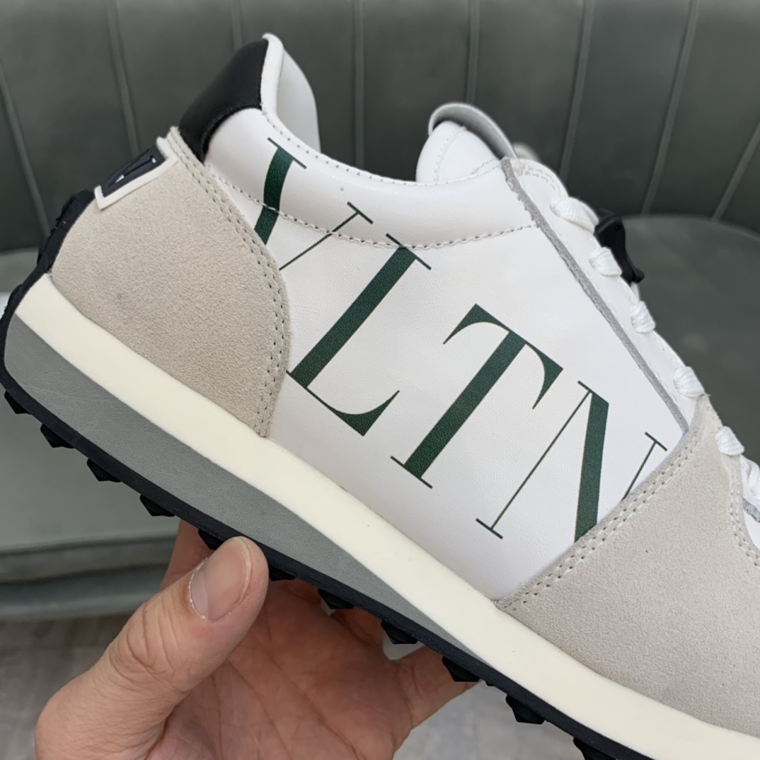 Valentino Garavani Low-top sneakers 3 - vstockx