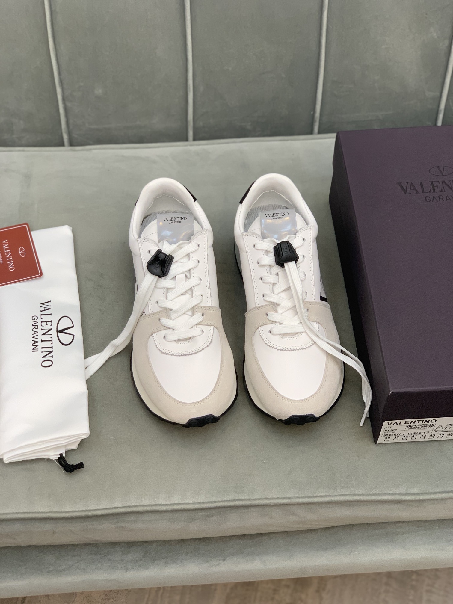 Valentino Garavani Low-top sneakers 7 - vstockx