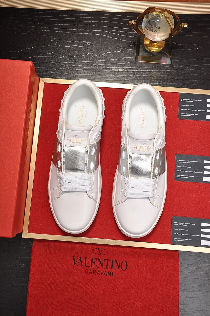 Valentino Garavani Rockstud Untitled calfskin sneaker 32 - vstockx