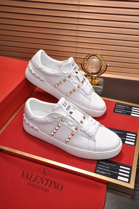 Valentino Garavani Rockstud Untitled white calfskin sneaker - vstockx