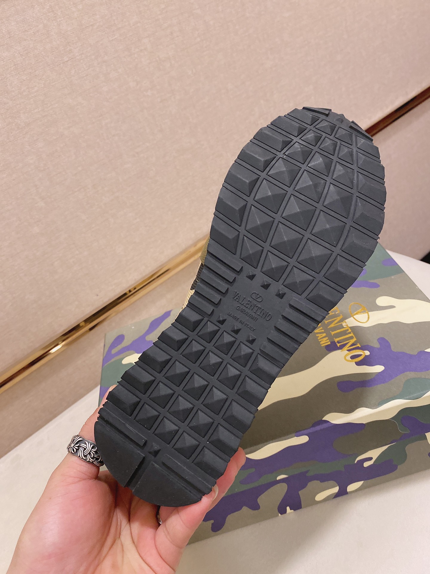 Valentino Garavani Rockrunner camouflage-print sneakers 11 - vstockx