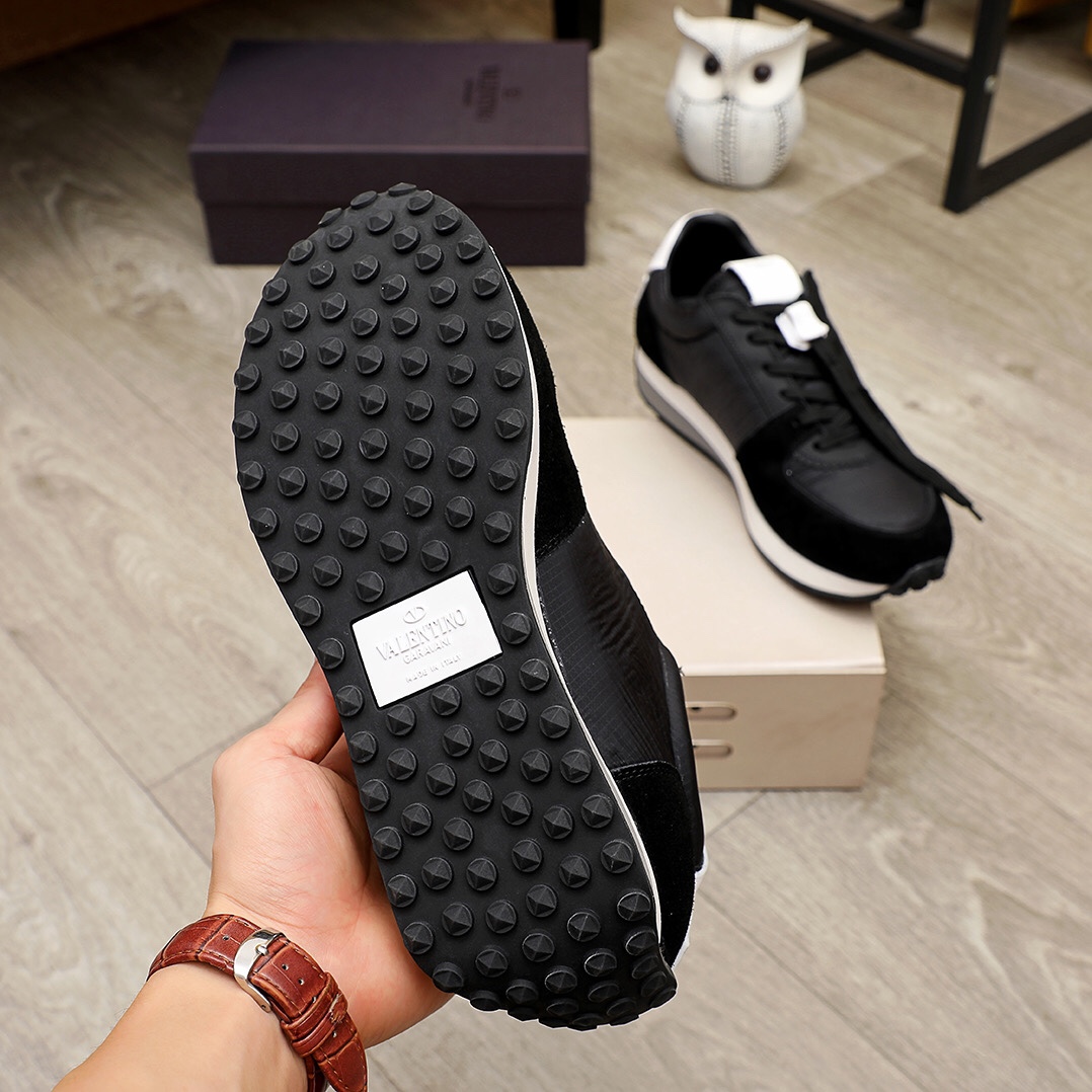 Valentino Garavani Low-top sneakers 14 - vstockx