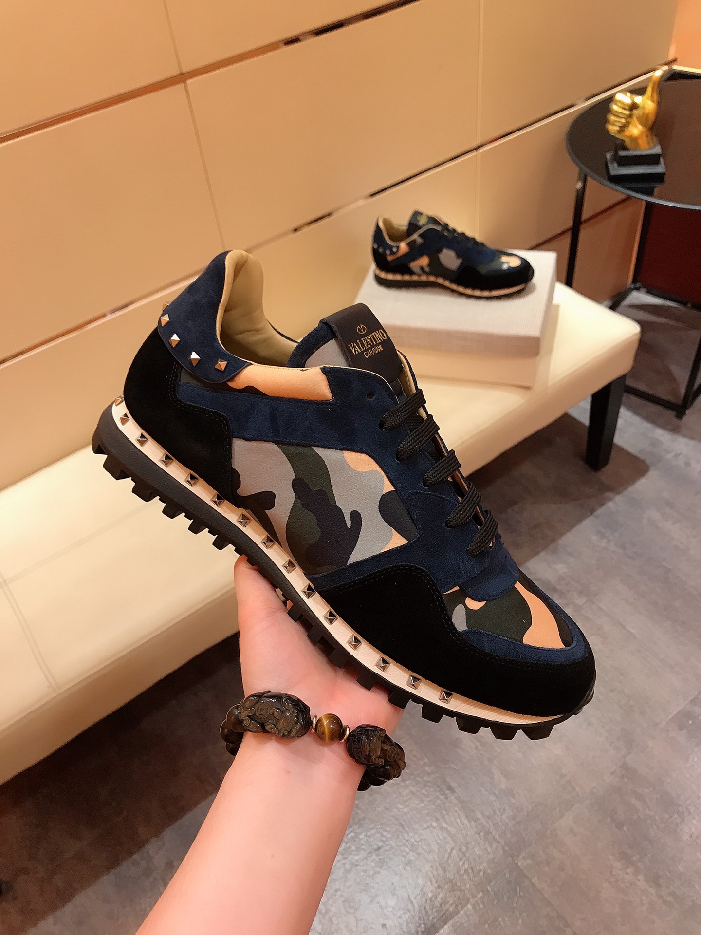 Valentino Garavani Rockrunner camouflage-print sneakers 20 - vstockx