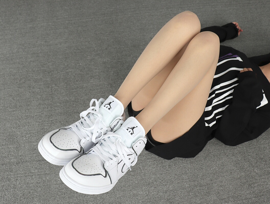 Jordan 1 Mid Iridescent Reflective White (W) - vstockx