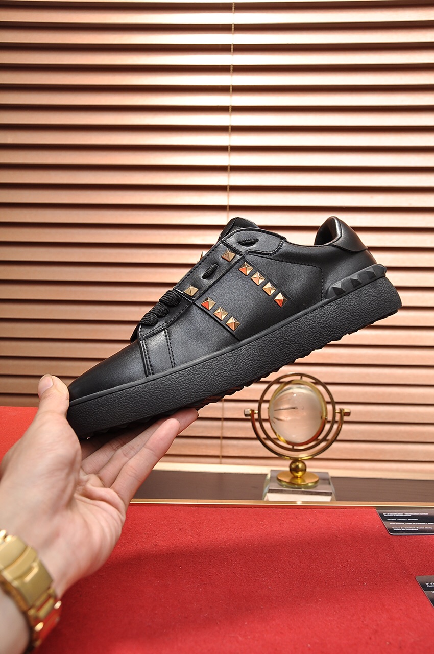 Valentino Garavani Rockstud Untitled calfskin sneaker 13 - vstockx