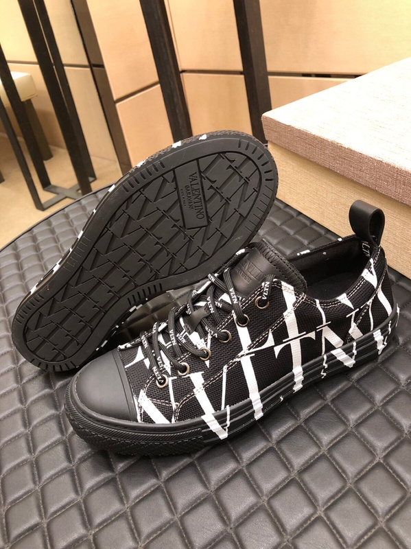 Valentino Garavani Giggies VLTN TIMES low-top sneakers 11 - vstockx