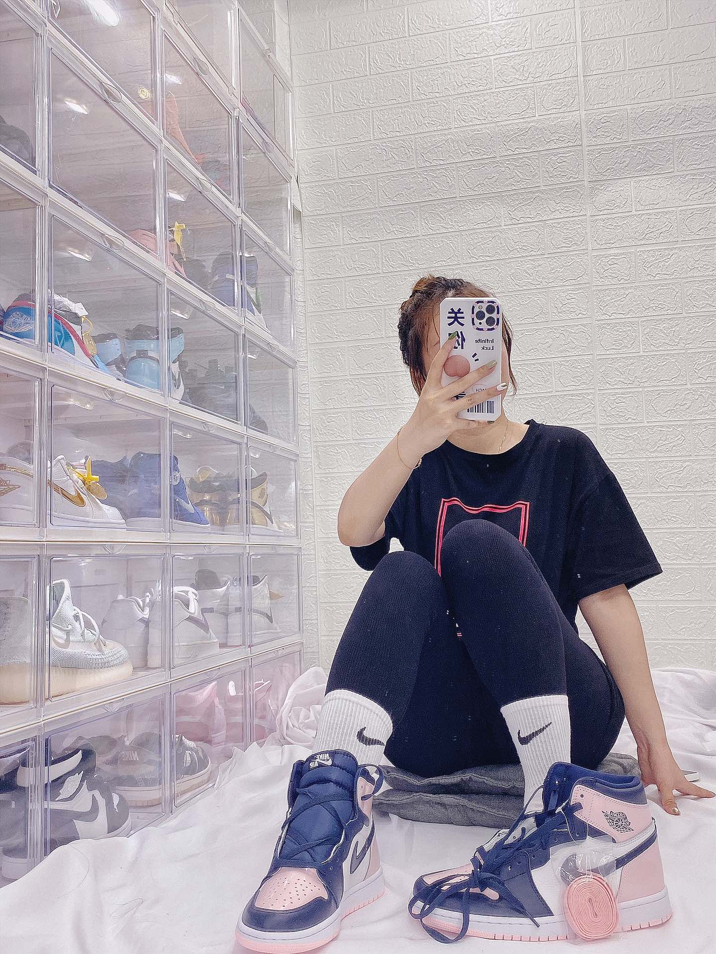 Jordan 1 Retro High OG Atmosphere (W) - vstockx