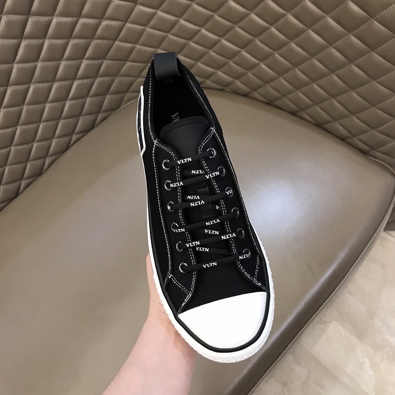 Valentino Garavani Giggies VLTN TIMES low-top sneakers 14 - vstockx
