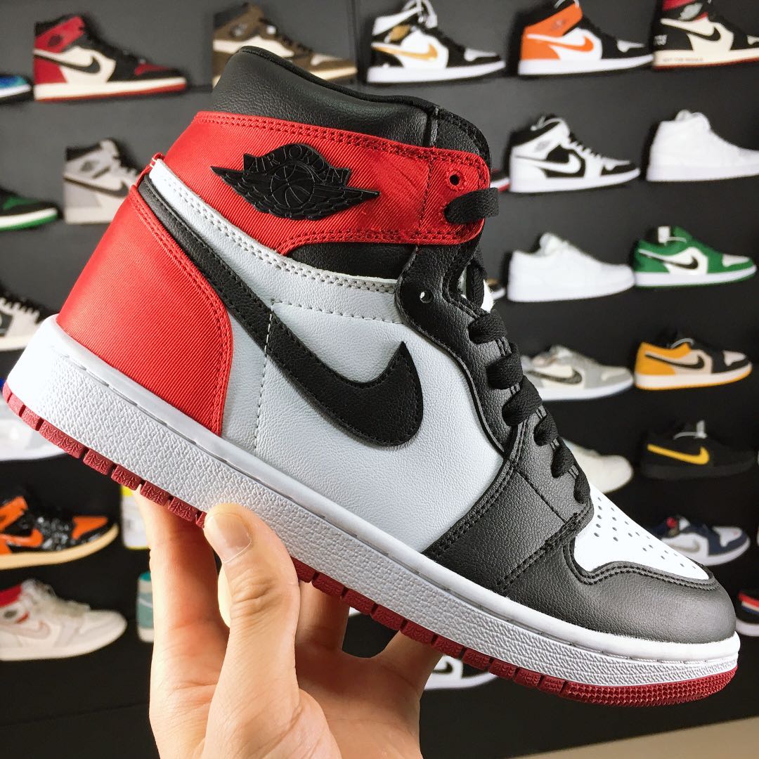 Jordan 1 Retro High Satin Black Toe - vstockx