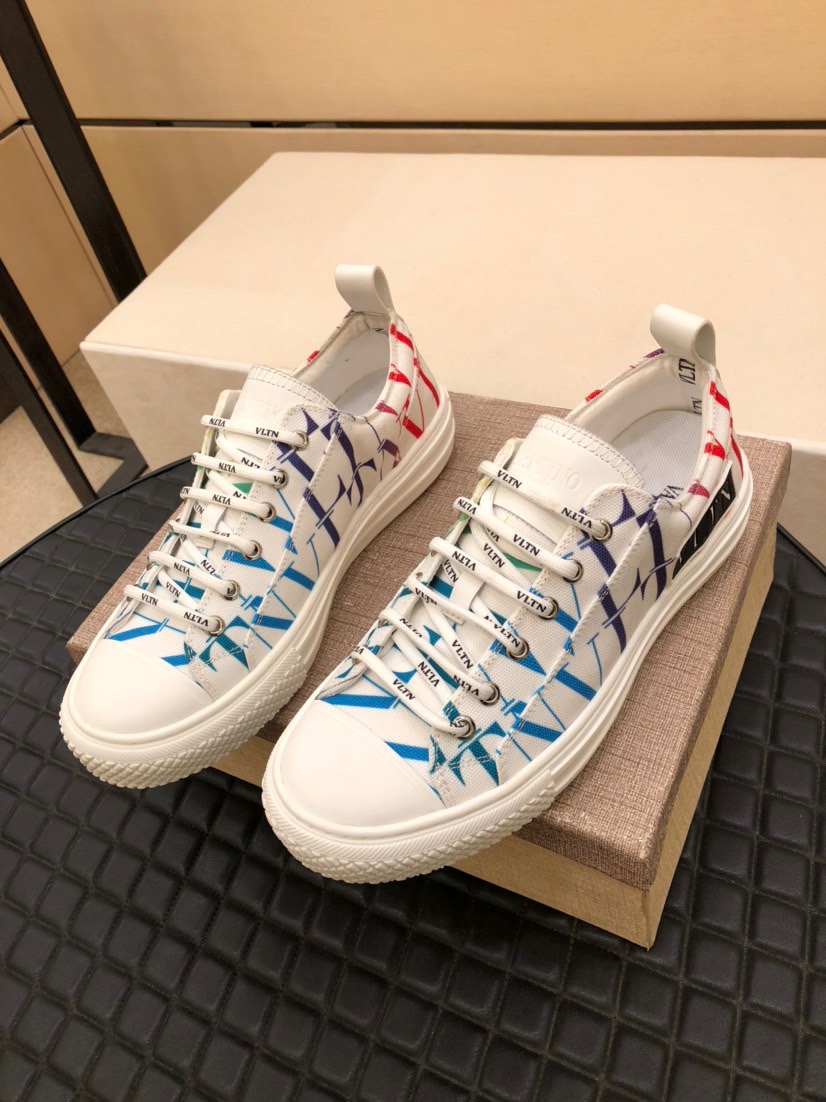 Valentino Garavani Giggies VLTN TIMES low-top sneakers 2 - vstockx