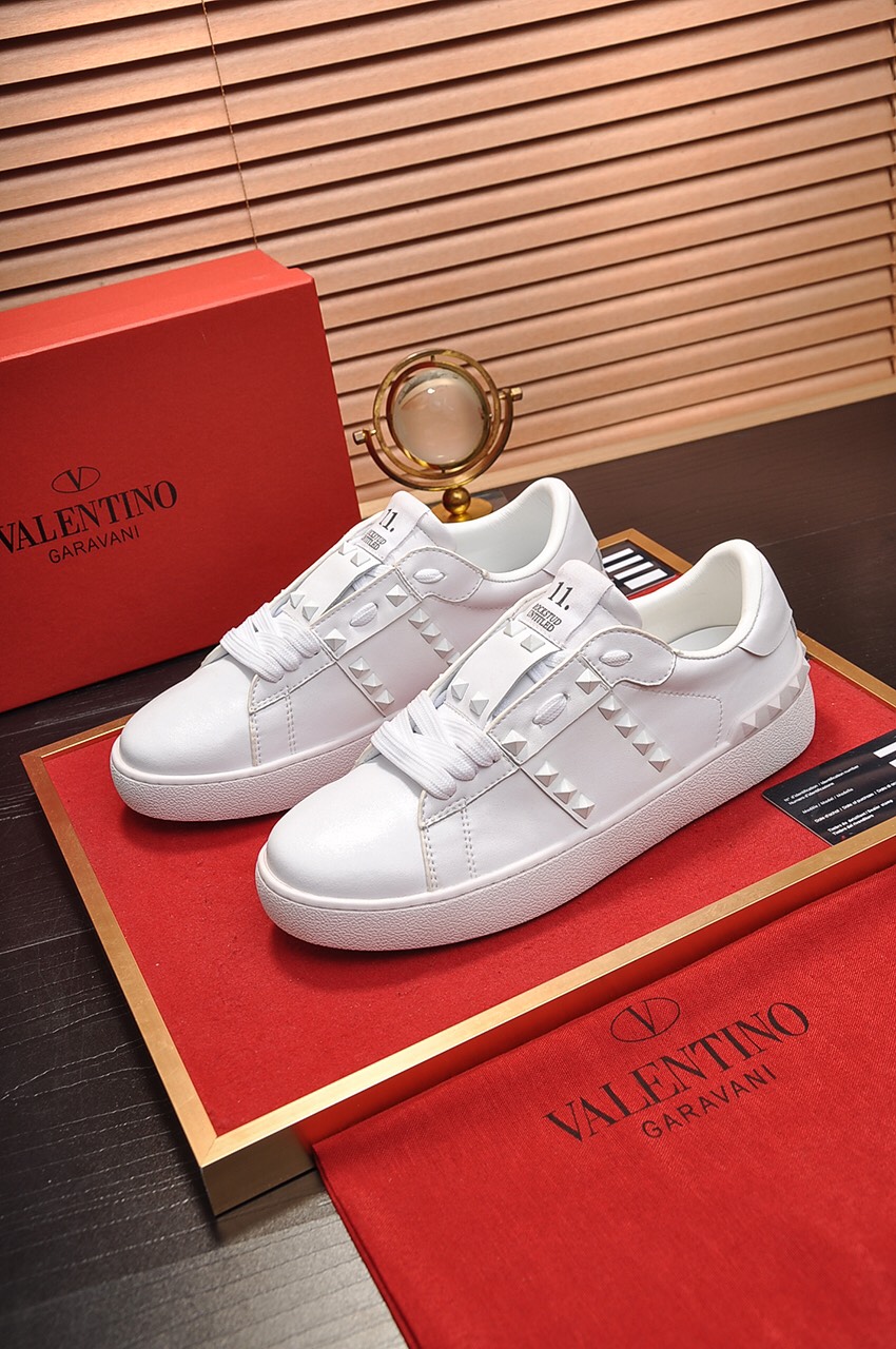 Valentino Garavani Rockstud Untitled calfskin sneaker 7 - vstockx