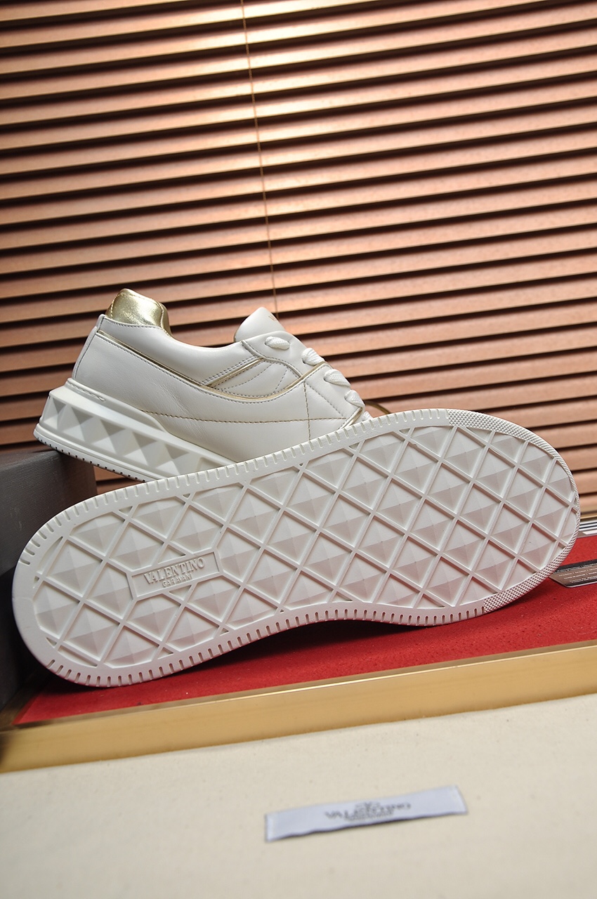 Valentino Garavani One Stud Low-top sneakers 9 - vstockx