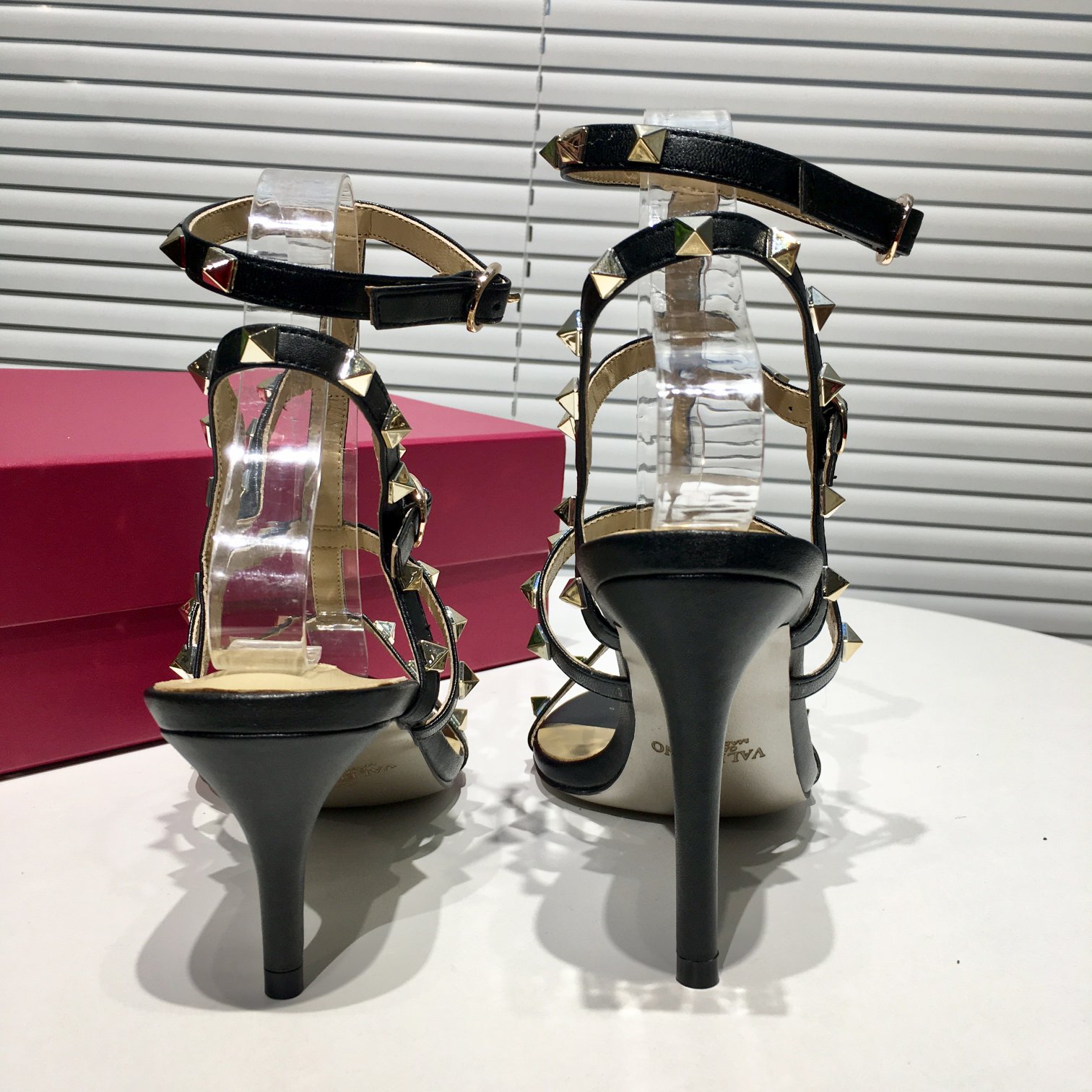 VALENTINO GARAVANI Rockstud WOMEN 36 - vstockx