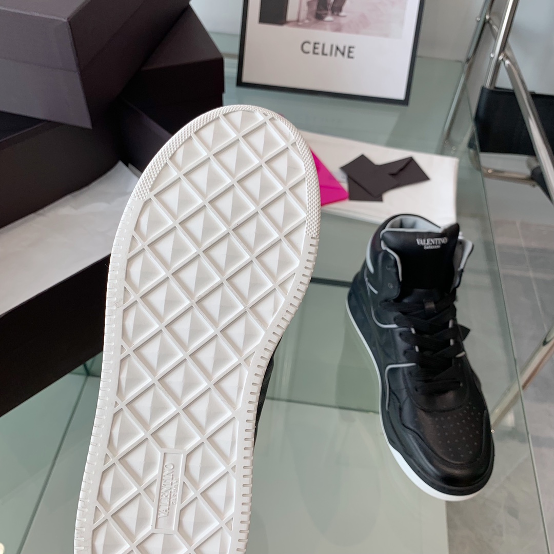 VALENTINO GARAVANI ONE STUD SNEAKER 6 - vstockx