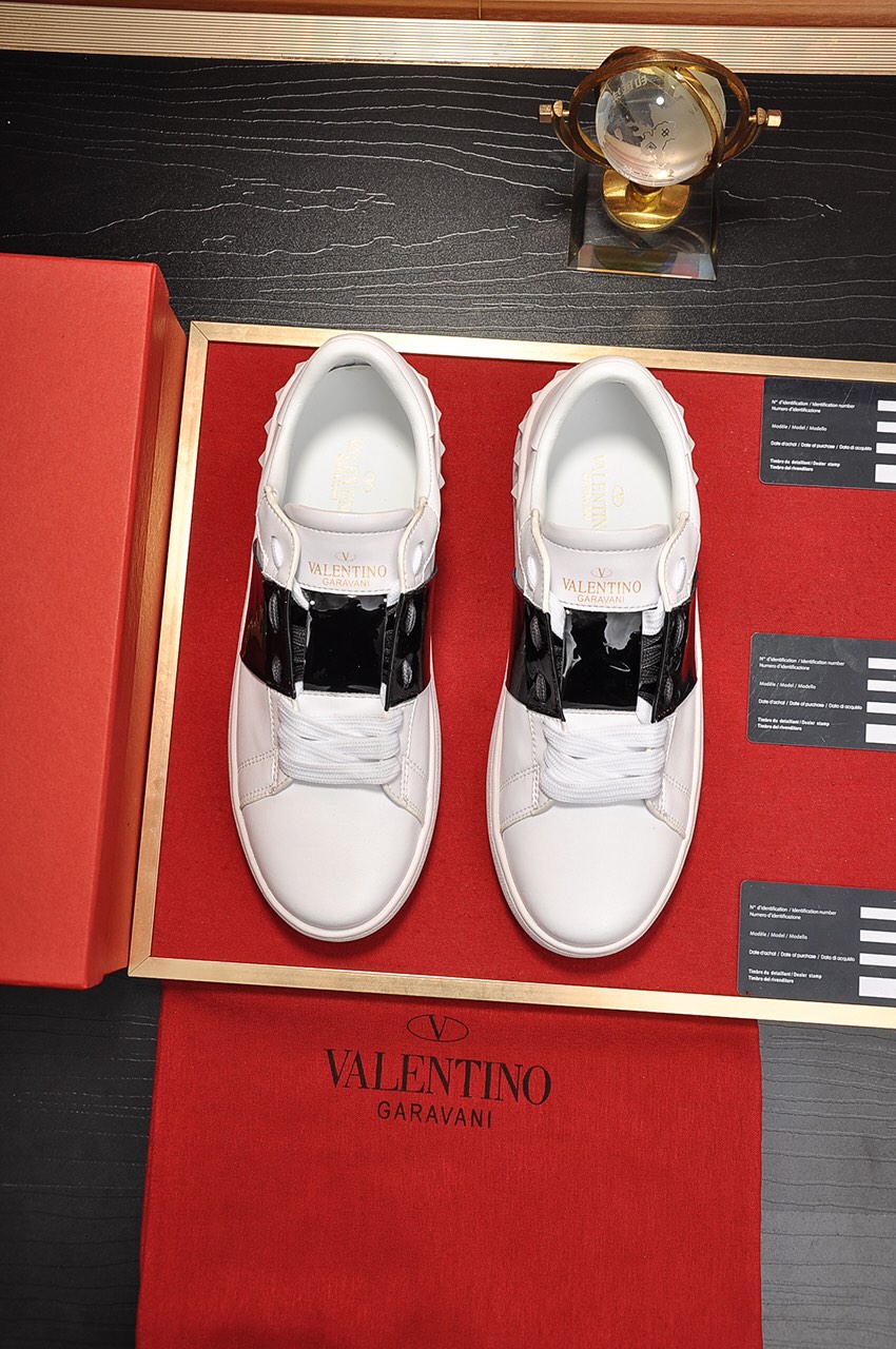 Valentino Garavani Rockstud Untitled calfskin sneaker 29 - vstockx