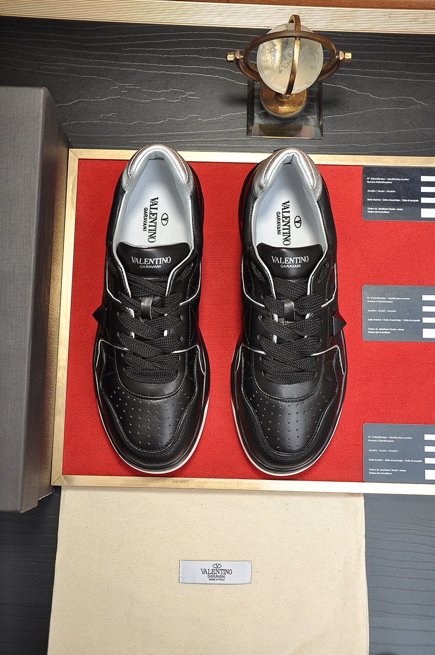 Valentino Garavani One Stud Low-top sneakers 6 - vstockx