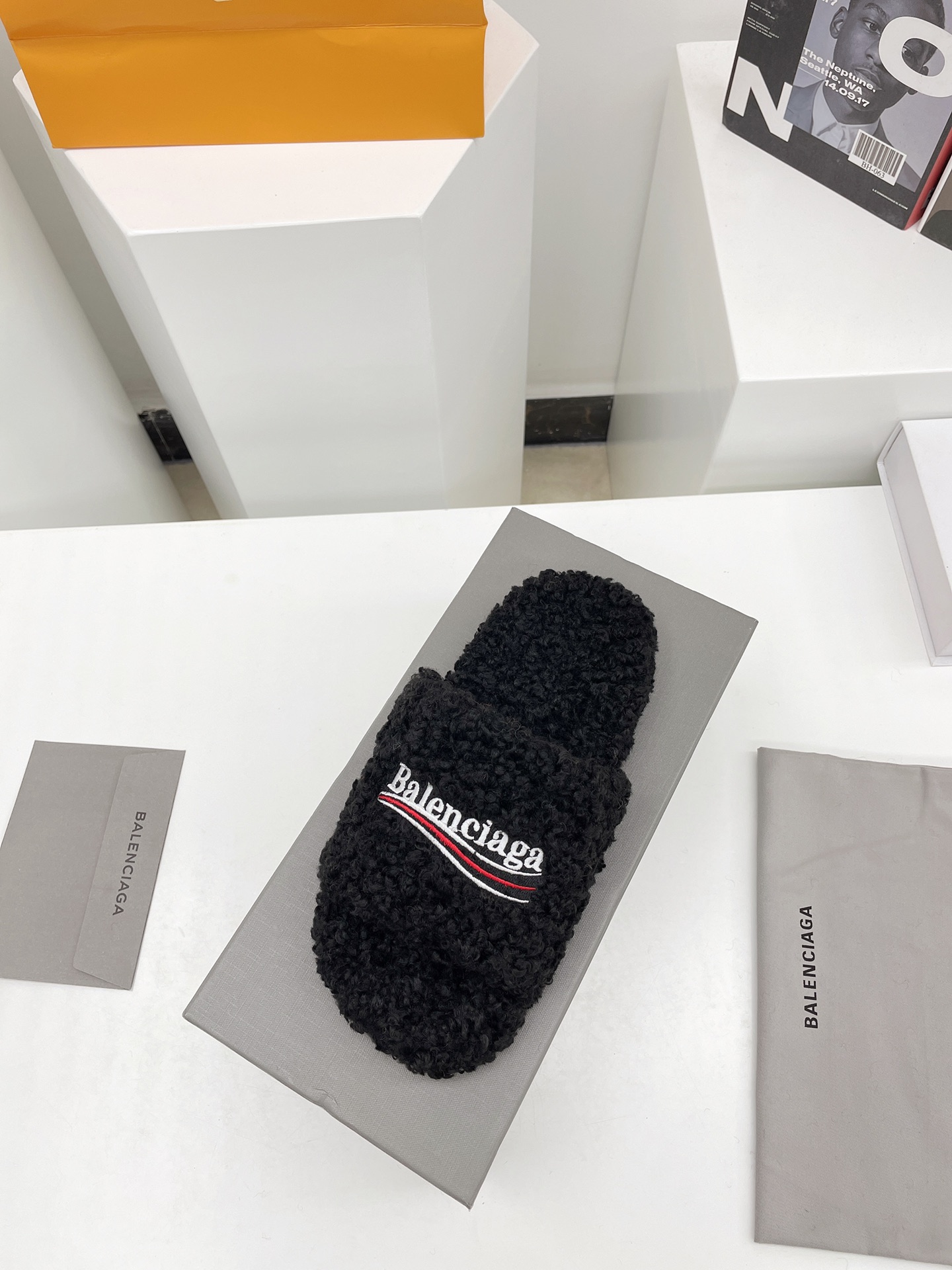 Balenciaga women 4 - vstockx