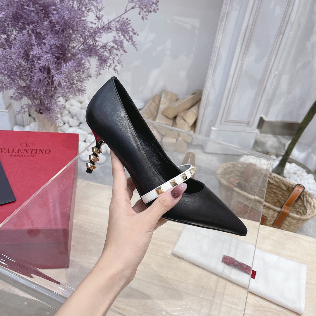 VALENTINO GARAVANI Roman Stud WOMEN 16 - vstockx