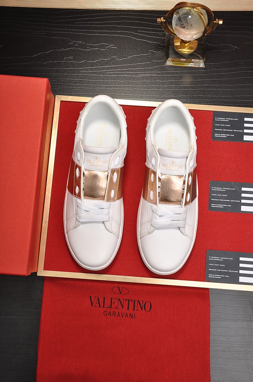 Valentino Garavani Rockstud Untitled calfskin sneaker 34 - vstockx
