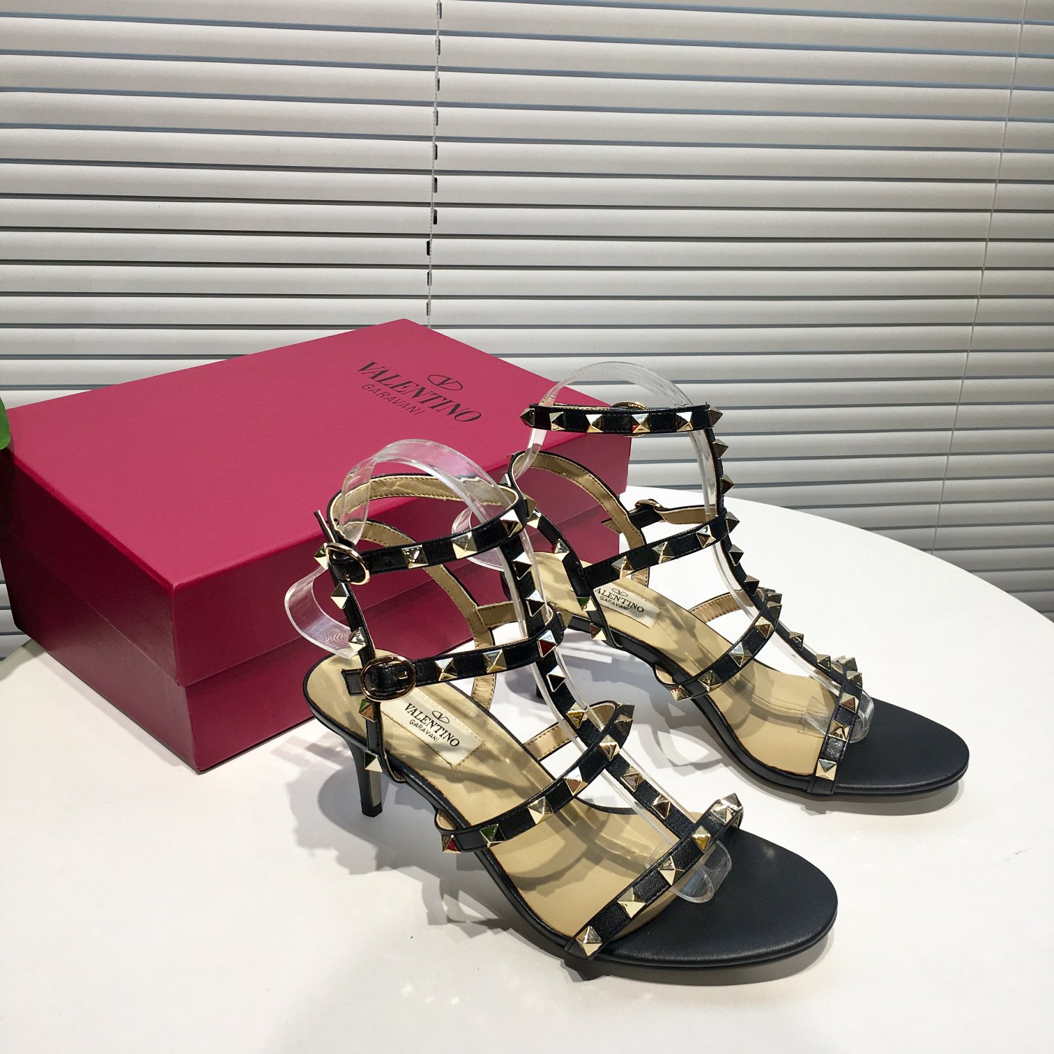 VALENTINO GARAVANI Rockstud WOMEN 36 - vstockx