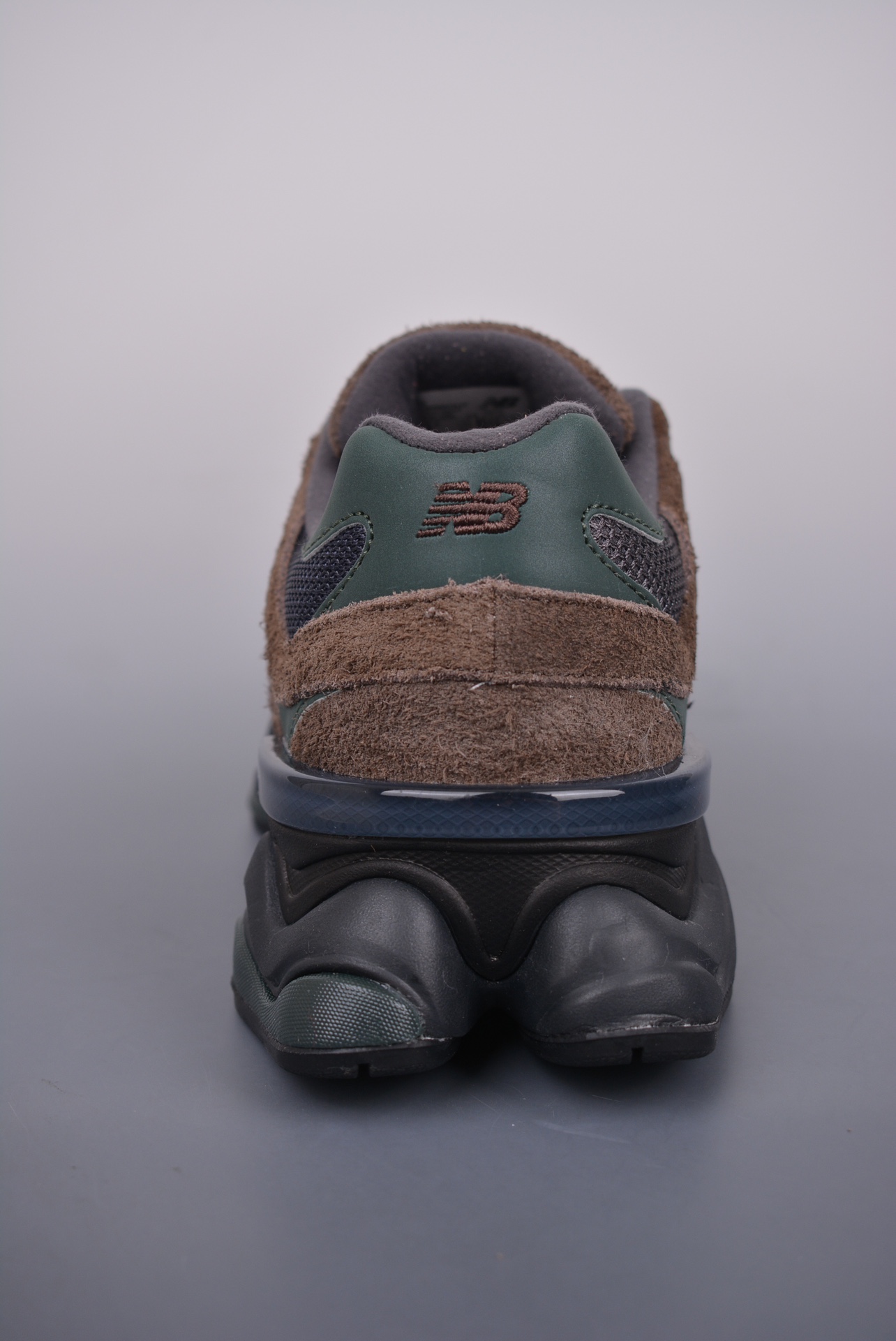 New Balance 9060 Beef and Broccoli - vstockx