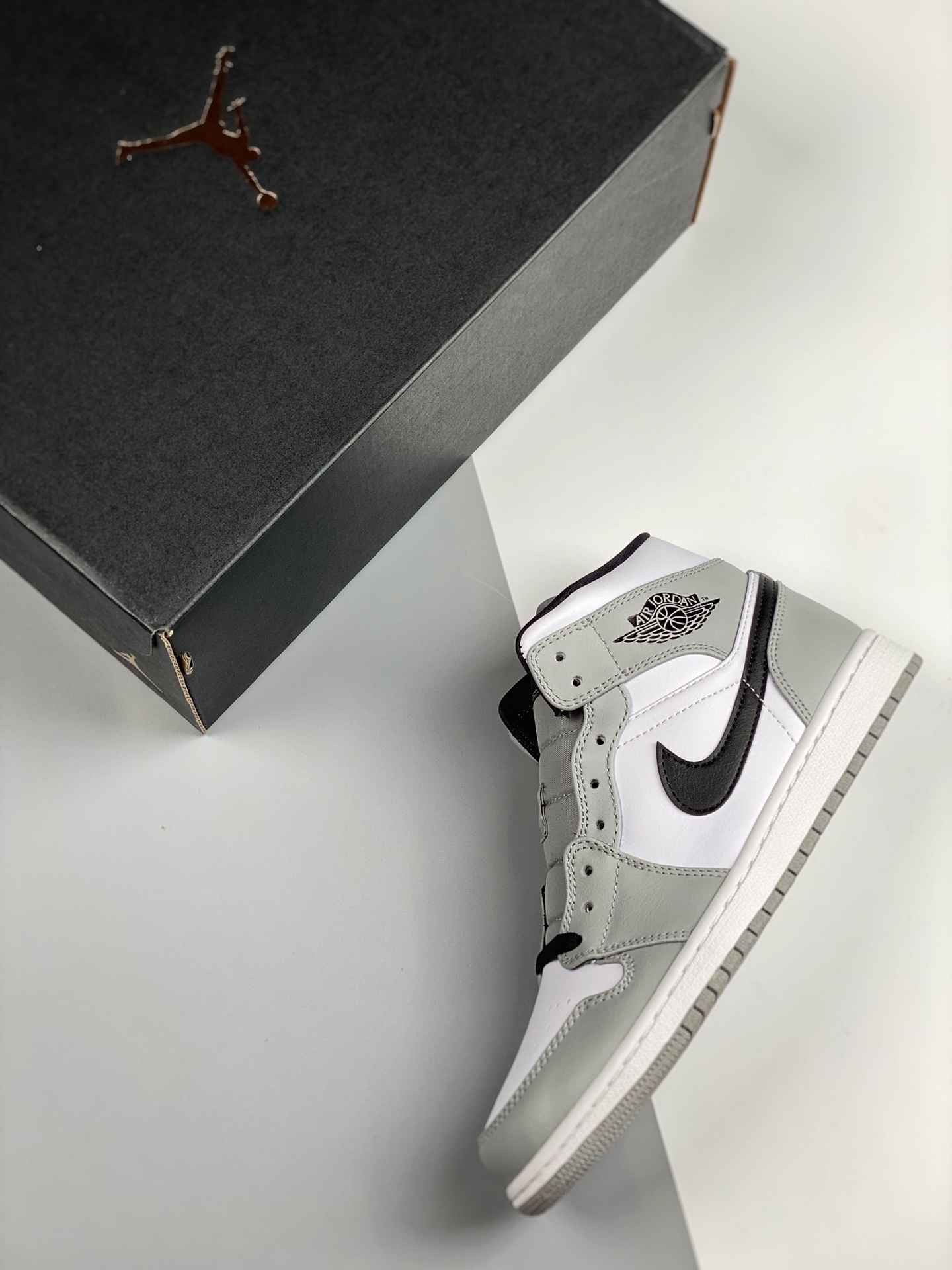Jordan 1 Mid Light Smoke Grey - vstockx