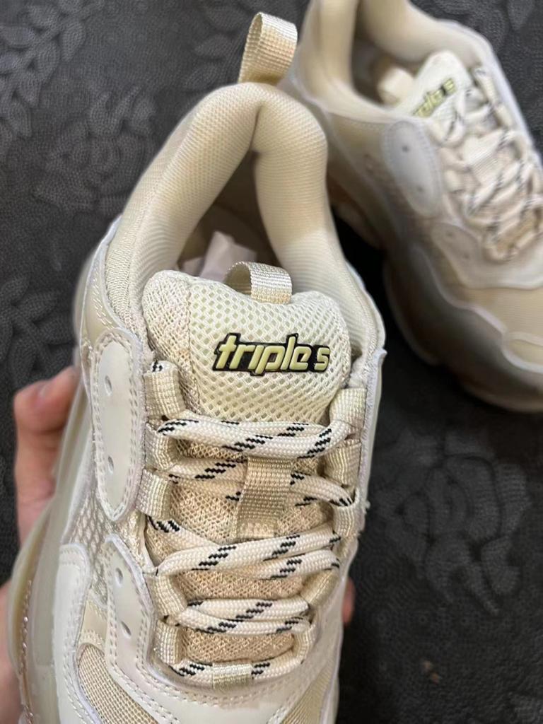 Balenciaga Triple S Clear Sole Beige - vstockx