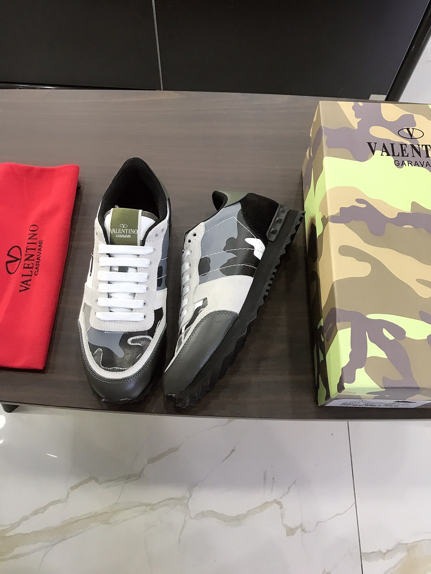 Valentino Garavani Rockrunner camouflage-print sneakers 3 - vstockx
