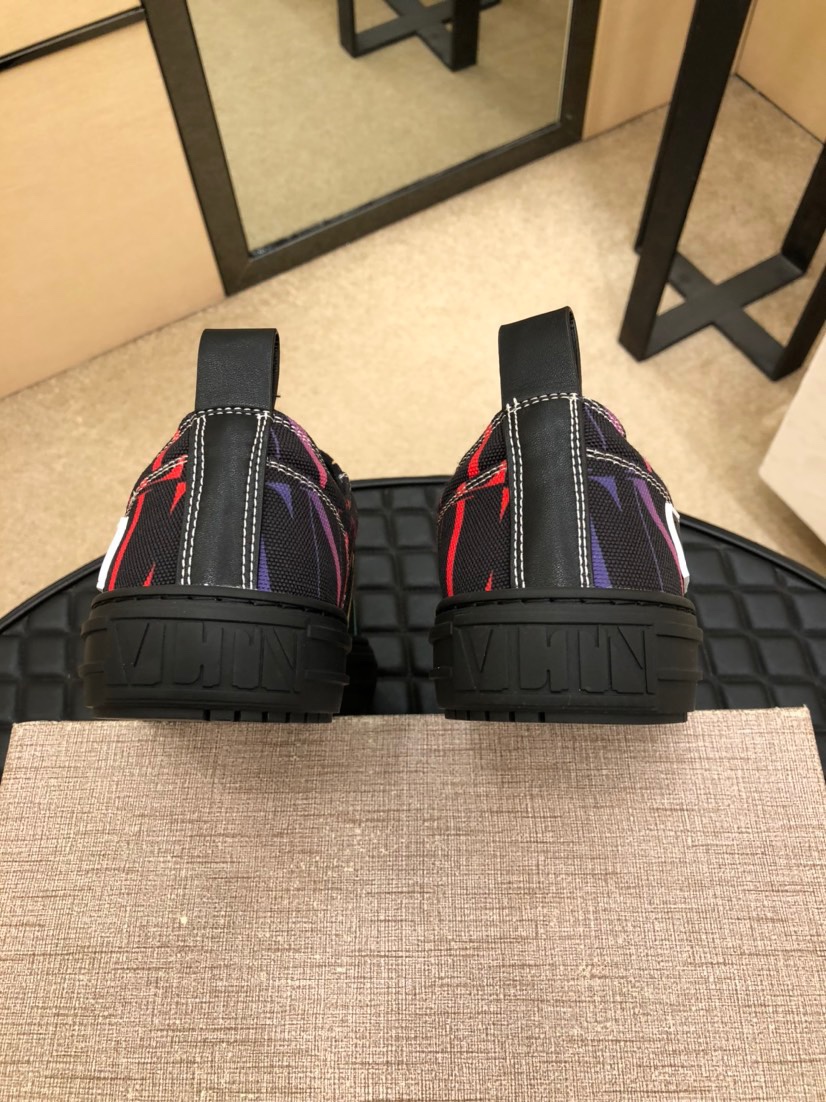 Valentino Garavani Giggies VLTN TIMES low-top sneakers 1 - vstockx